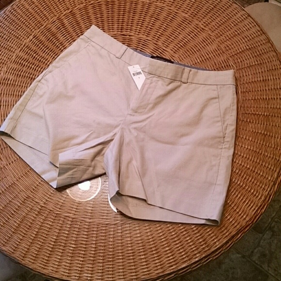 NWT! Banana republic khaki tailored short 2 - Picture 1 of 4
